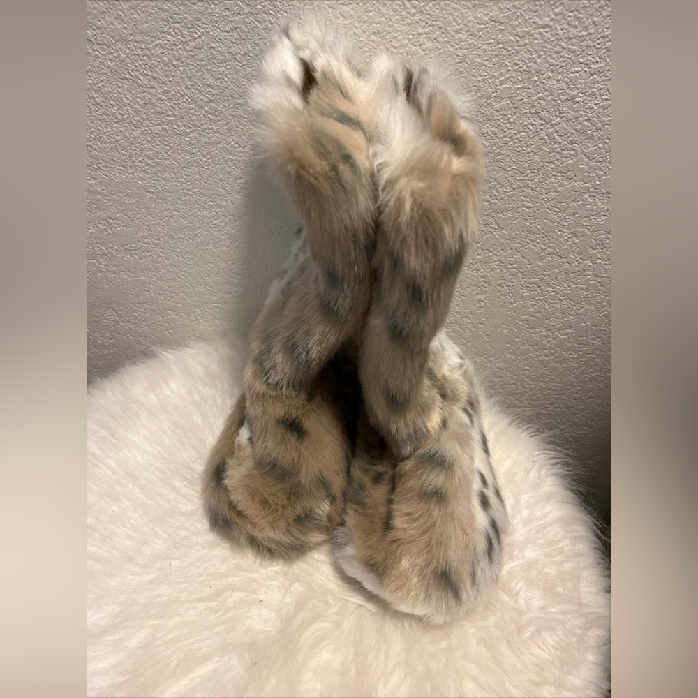 Pottery Barn Teen Snow Leopard Faux Fur Slipper Boots NWT